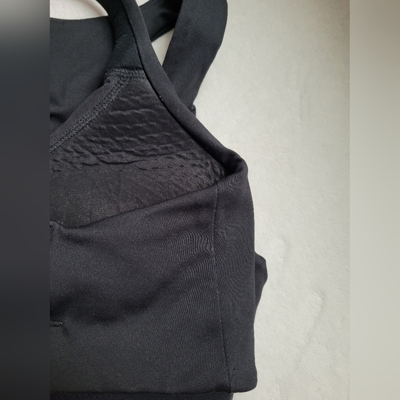 New Balance Women's Black Sports Bra - Picture 9 of 10